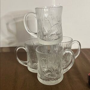 😄vintage Arcoroc Canterbury Crocus clear mugs etched raised design